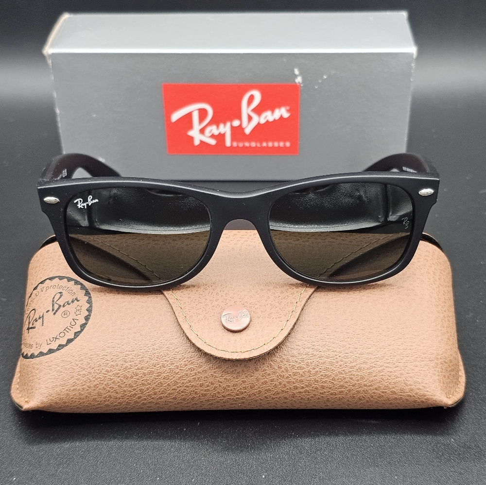 Ray-Ban New Wayfarer Classic Green Unisex Sunglasses-RB2132 622 52